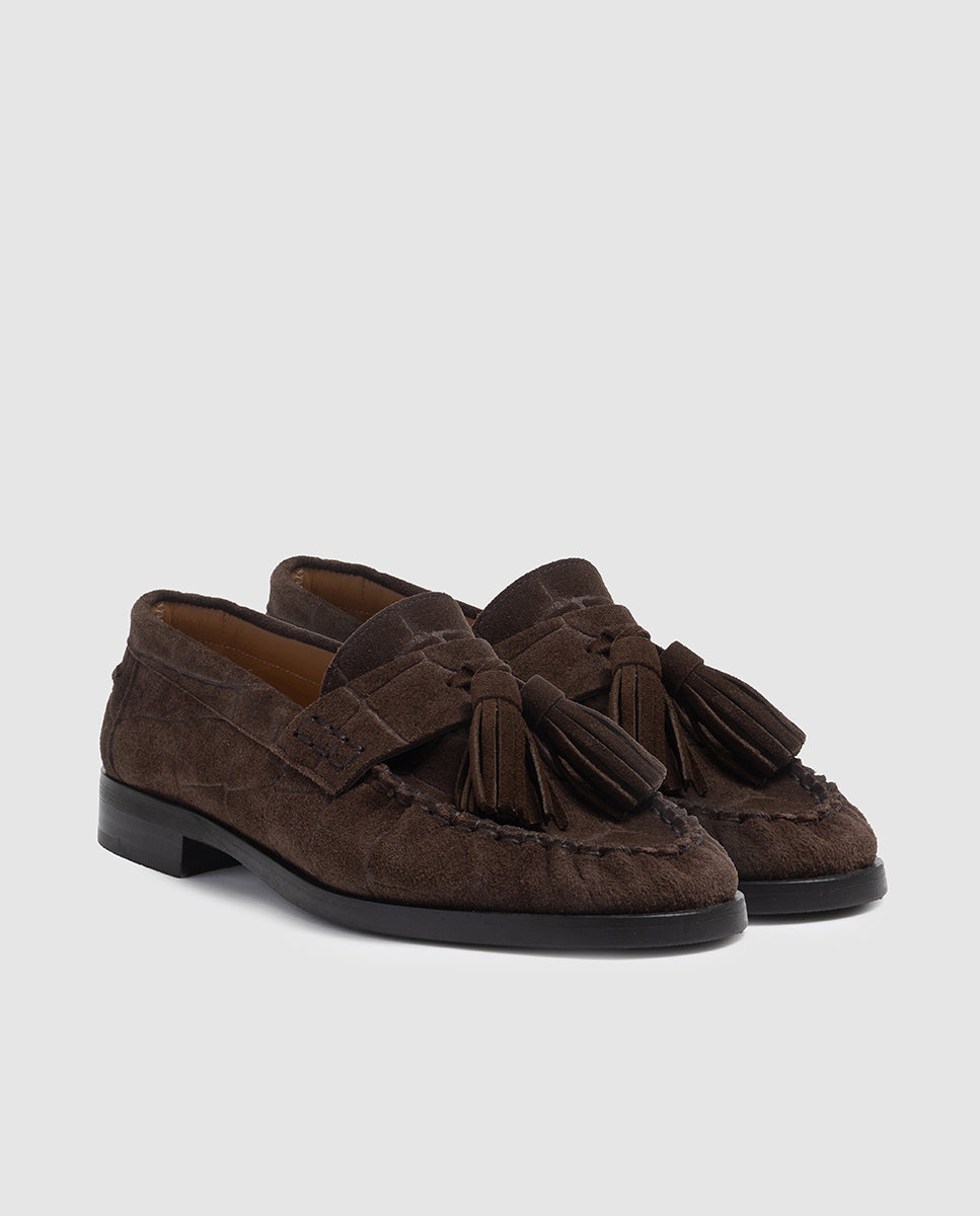 Vista frontal 3/4 de mocasines de mujer Valeria en piel marais color caoba con borlas
