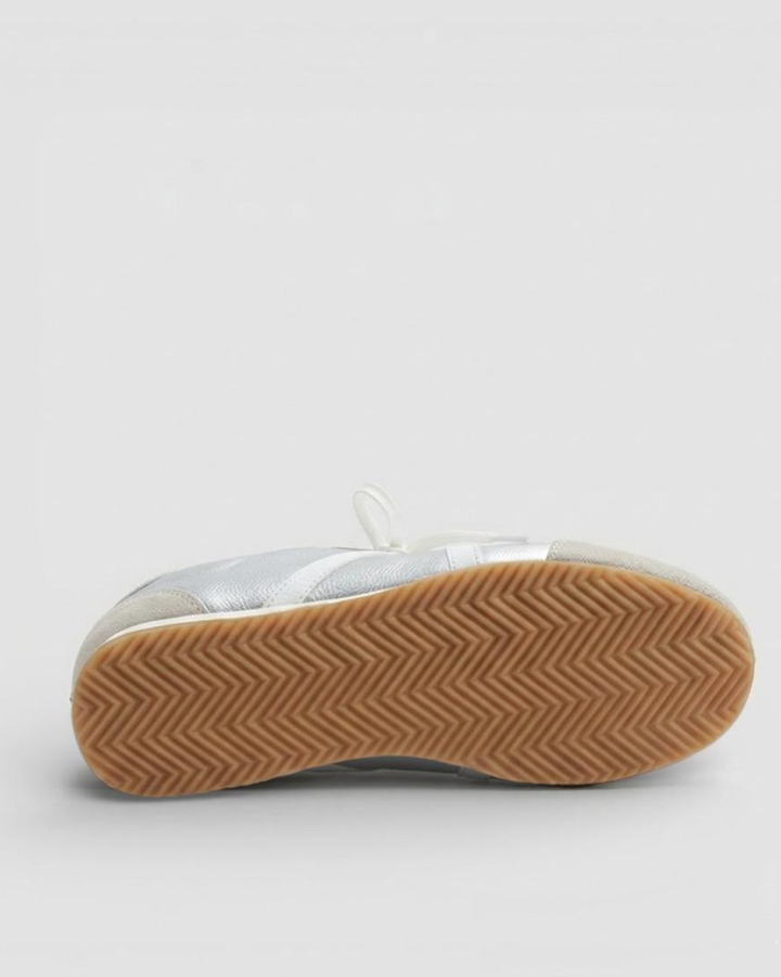 Zapatilla elegante mujer detalle suela