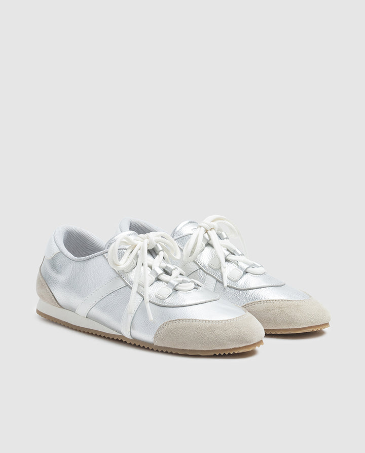 Zapatilla elegante mujer Detalle cordonera y serraje en flaterinas diseño urbano plateado Dansi SNEAKER4 2