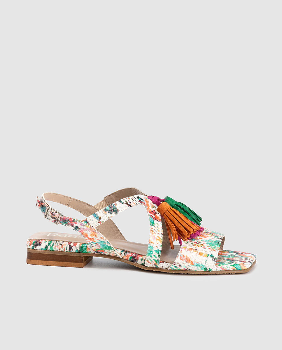 Sandalia plana de piel tiras estampado floral con borlas colores modelo Marie Dansi 8300 1