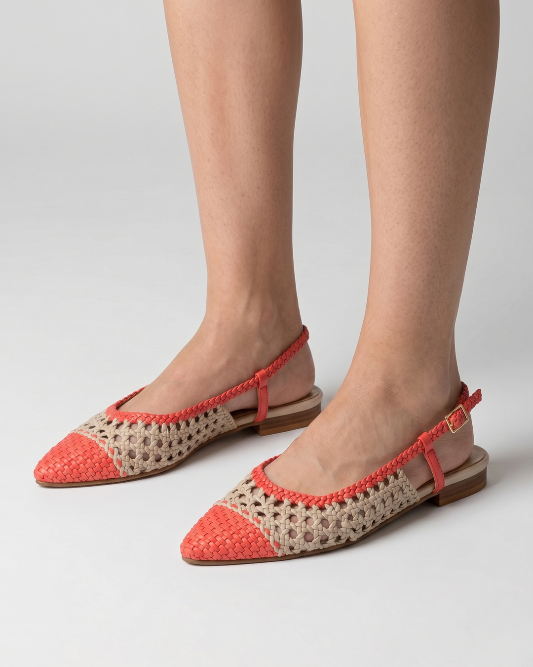 Zapato plano destalonado mujer piel trenzada bicolor coral beige modelo Isabella Dansi